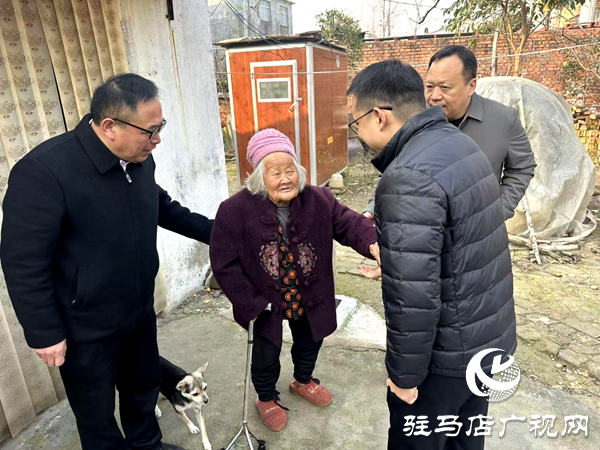 暖冬物資送上門 文明實(shí)踐暖民心——平輿縣新時(shí)代文明實(shí)踐中心走進(jìn)辛店鄉(xiāng)閆莊村