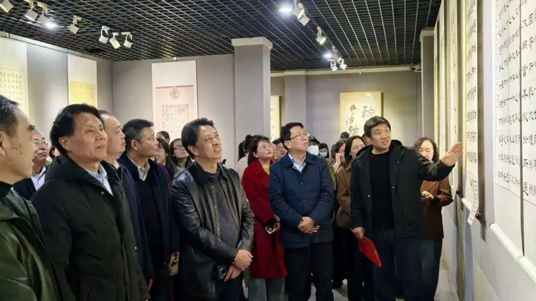 筆耕終有獲！“相期與來”駐馬店職工書法展開幕，墨香里藏著匠心與熱愛