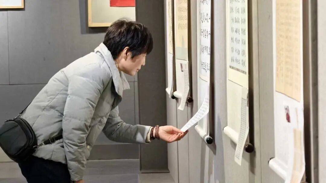 筆耕終有獲！“相期與來”駐馬店職工書法展開幕，墨香里藏著匠心與熱愛