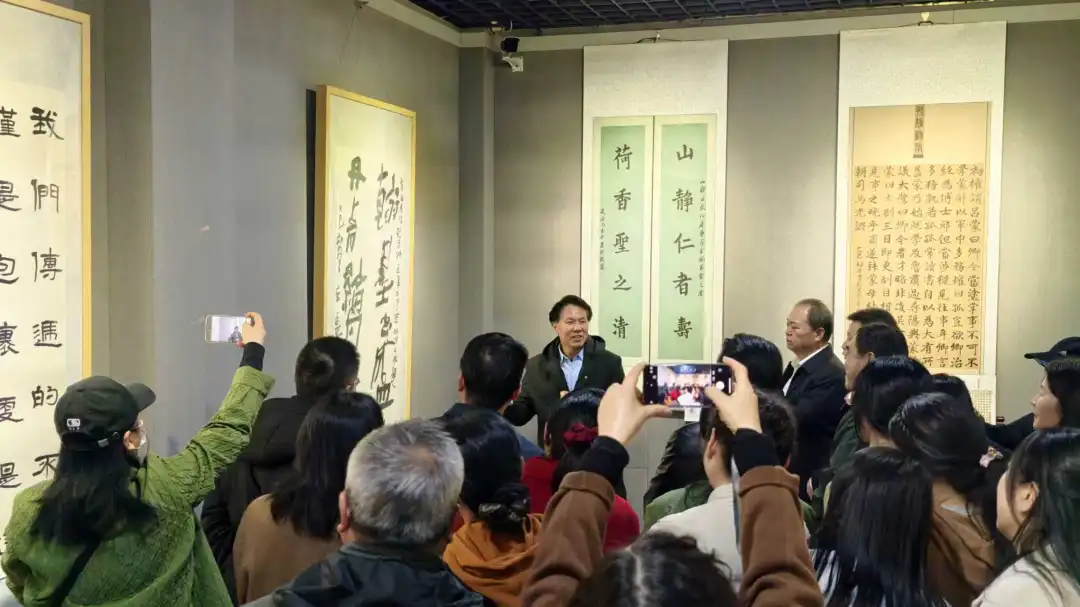 筆耕終有獲！“相期與來”駐馬店職工書法展開幕，墨香里藏著匠心與熱愛