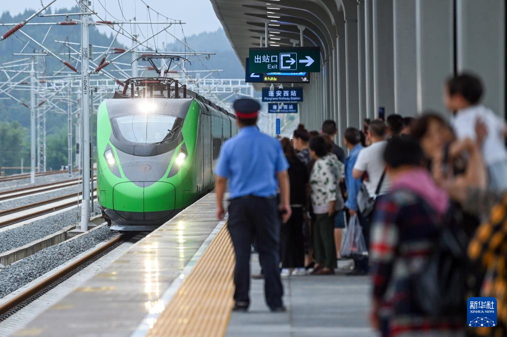 再上新臺(tái)階！中國(guó)高鐵運(yùn)營(yíng)里程突破5萬(wàn)公里