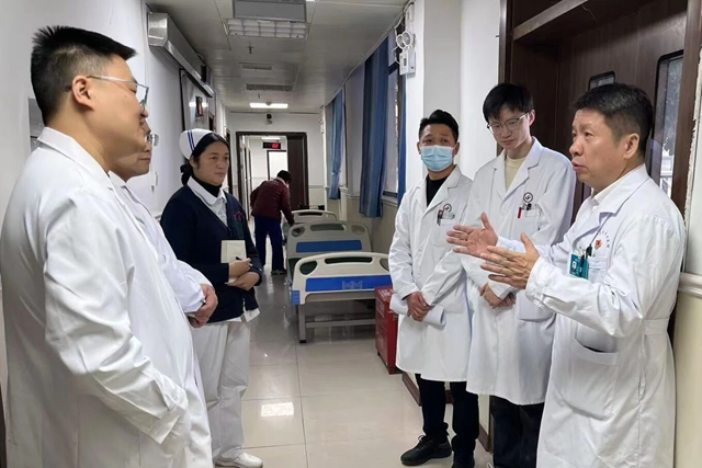 “聚焦織網(wǎng) 同質(zhì)發(fā)展”駐馬店市中心醫(yī)院專家團(tuán)走進(jìn)平輿縣中醫(yī)院