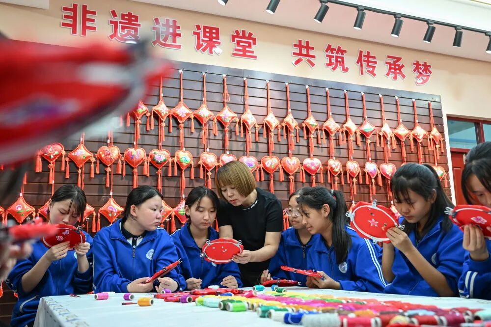 加快建設(shè)文化強(qiáng)國(guó)