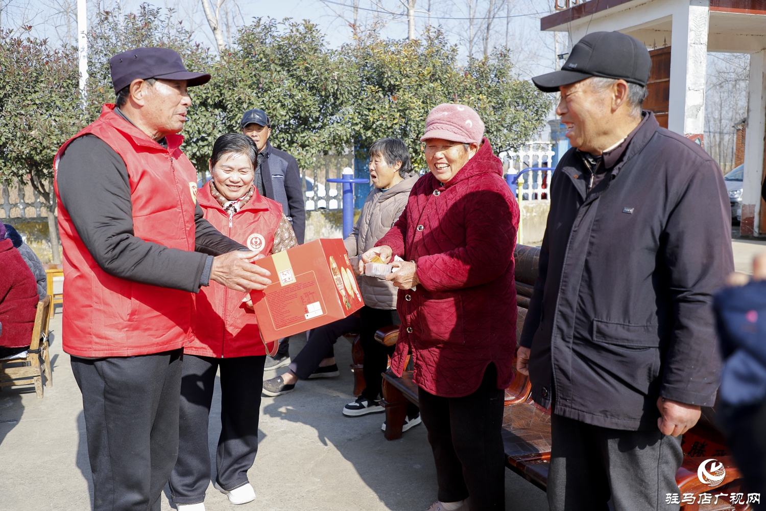 正陽縣：冬日送溫情 好人暖夕陽