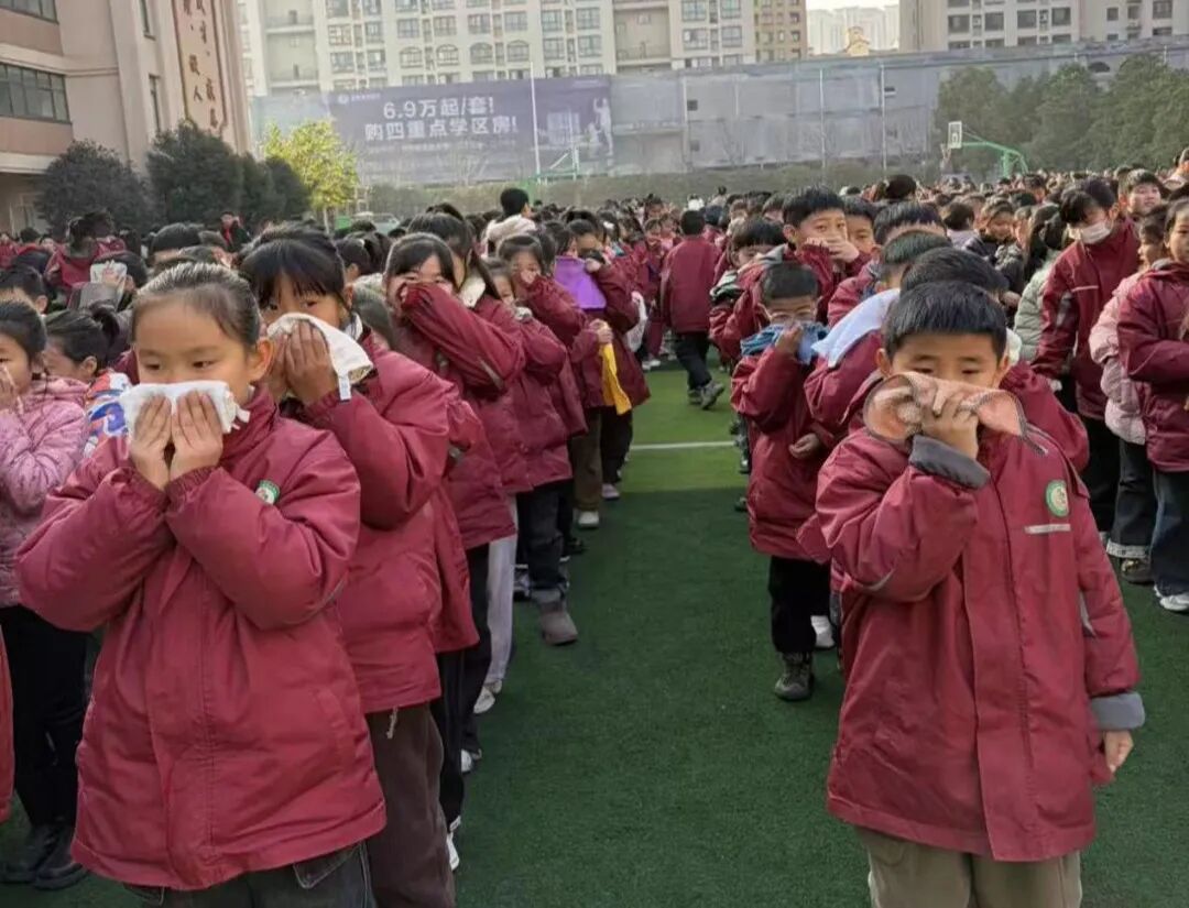 駐馬店市第三十三小學(xué)開展消防安全演練活動