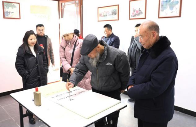 王勝利書畫小品展在駐馬店皇家驛站開展