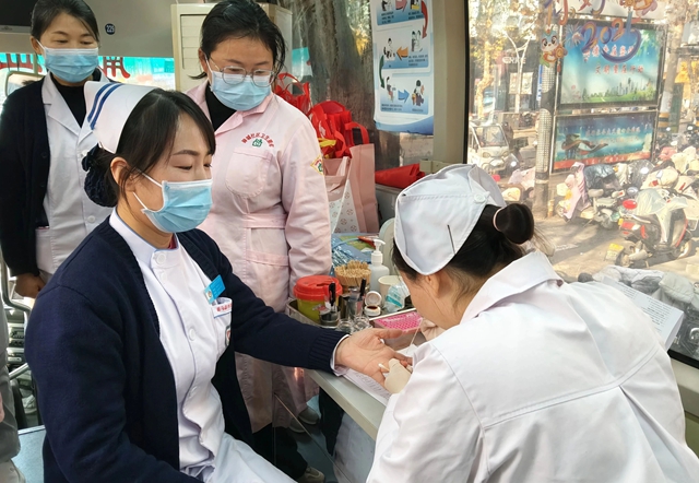 熱血暖寒冬 仁心護安康——駐馬店市第二中醫(yī)院開展年末無償獻血公益活動