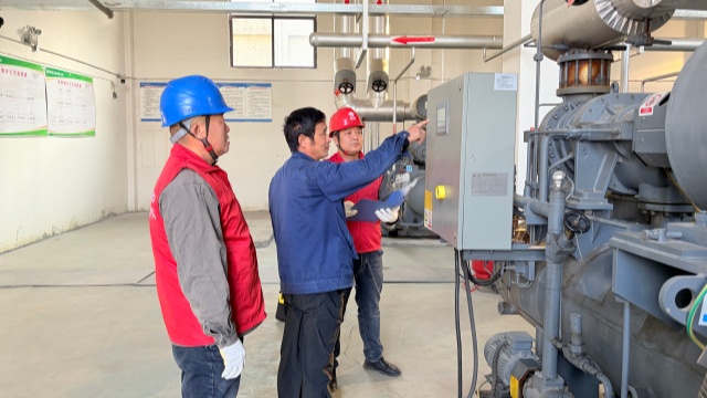 國網(wǎng)確山縣供電公司：寒冬送服務(wù) 電暖企業(yè)心