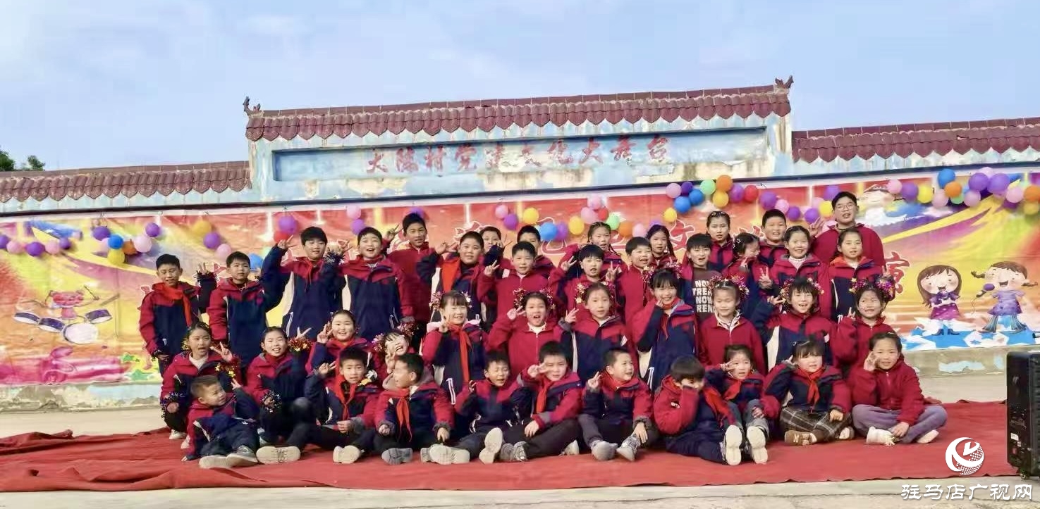 正陽縣彭橋鄉(xiāng)：大陳村小學(xué)歡天喜地迎新年