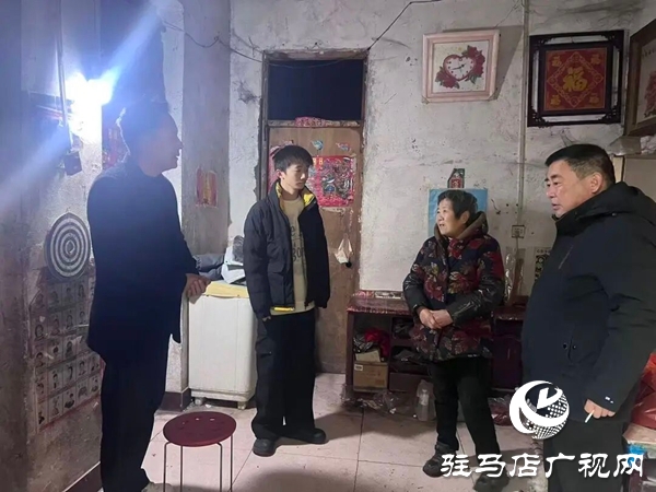 河南省平輿縣中等職業(yè)學校學校開展獻愛心送溫暖活動