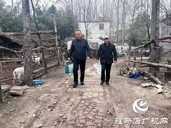 河南省平輿縣中等職業(yè)學校學校開展獻愛心送溫暖活動