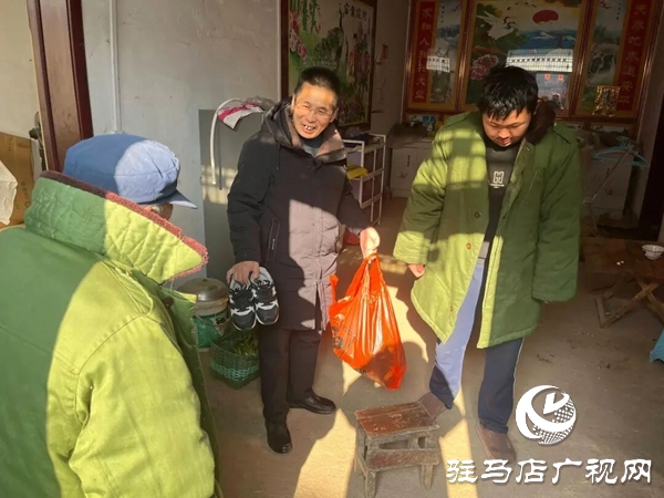河南省平輿縣中等職業(yè)學校學校開展獻愛心送溫暖活動