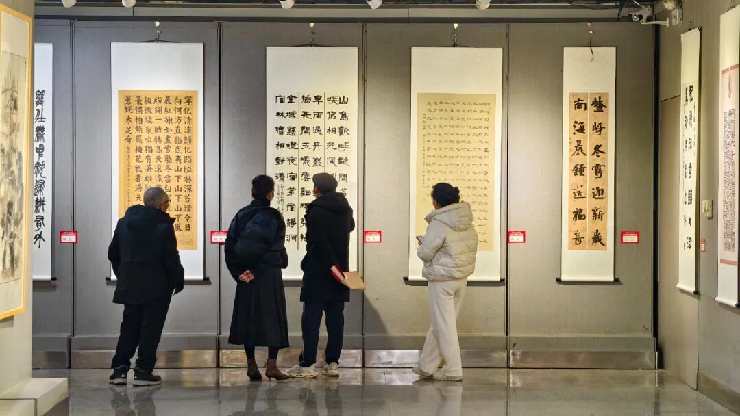 【展訊】今日開展！ “筆啟新程?紙繪華年”2026年駐馬店市迎元旦書畫作品展邀您參觀！