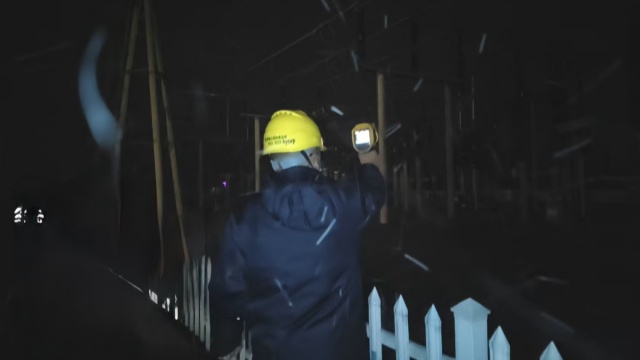 國網(wǎng)確山縣供電公司：雪夜特巡 筑牢光明防線