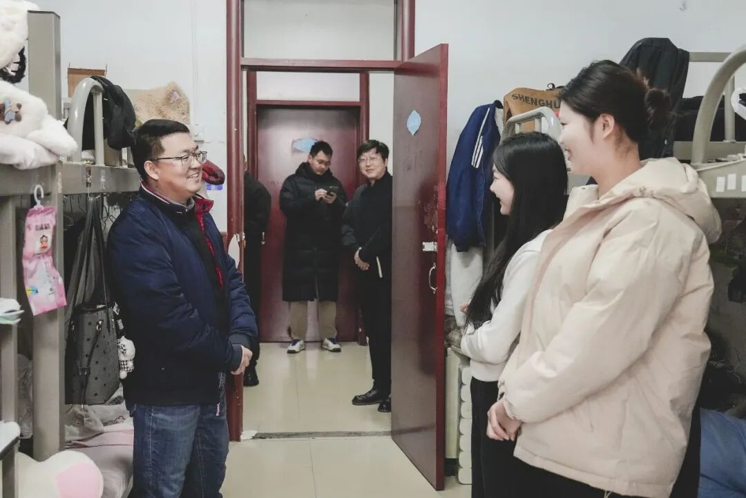  新年伊始 暖意融融——駐馬店幼兒師范高等專(zhuān)科學(xué)校開(kāi)展校園安全專(zhuān)項(xiàng)檢查暨留校學(xué)生慰問(wèn)活動(dòng)