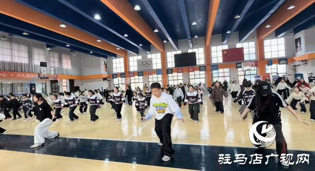 北京舞蹈名師赴駐馬店開展爵士舞公益培訓(xùn) 助力地方藝術(shù)教育發(fā)展