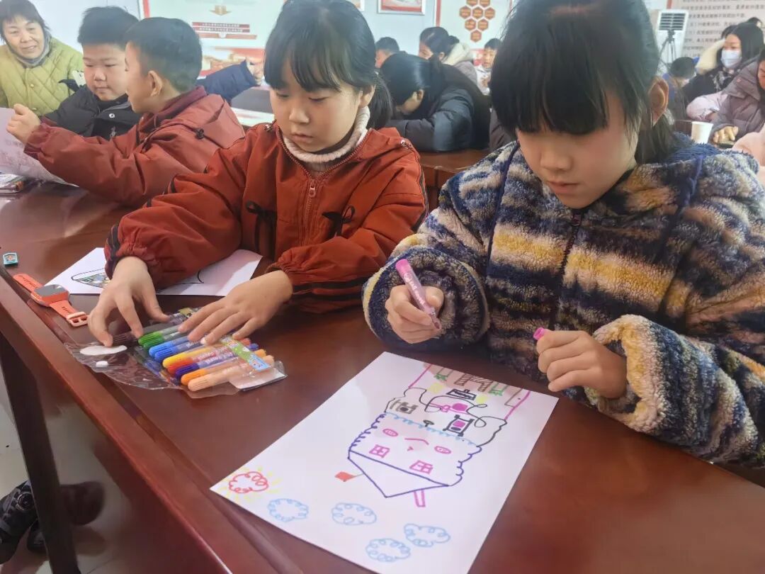 “玩”轉(zhuǎn)藝術(shù)之趣 “美”育童年之心