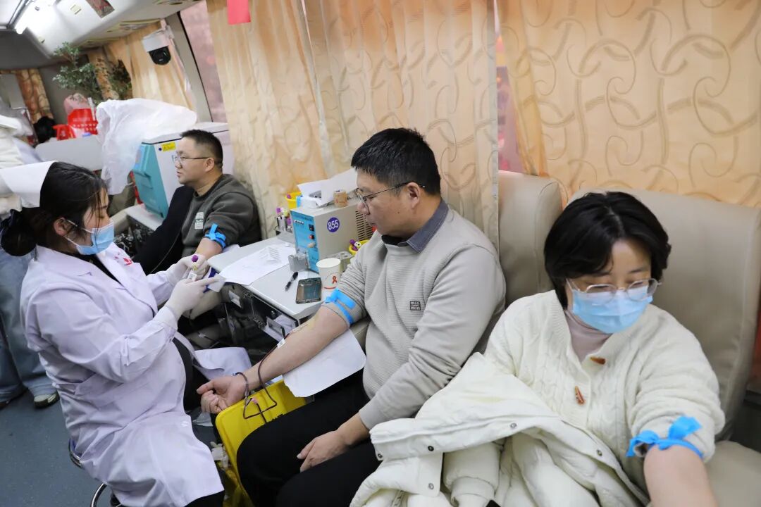 驛城區(qū)檢察院組織開展無償獻(xiàn)血活動