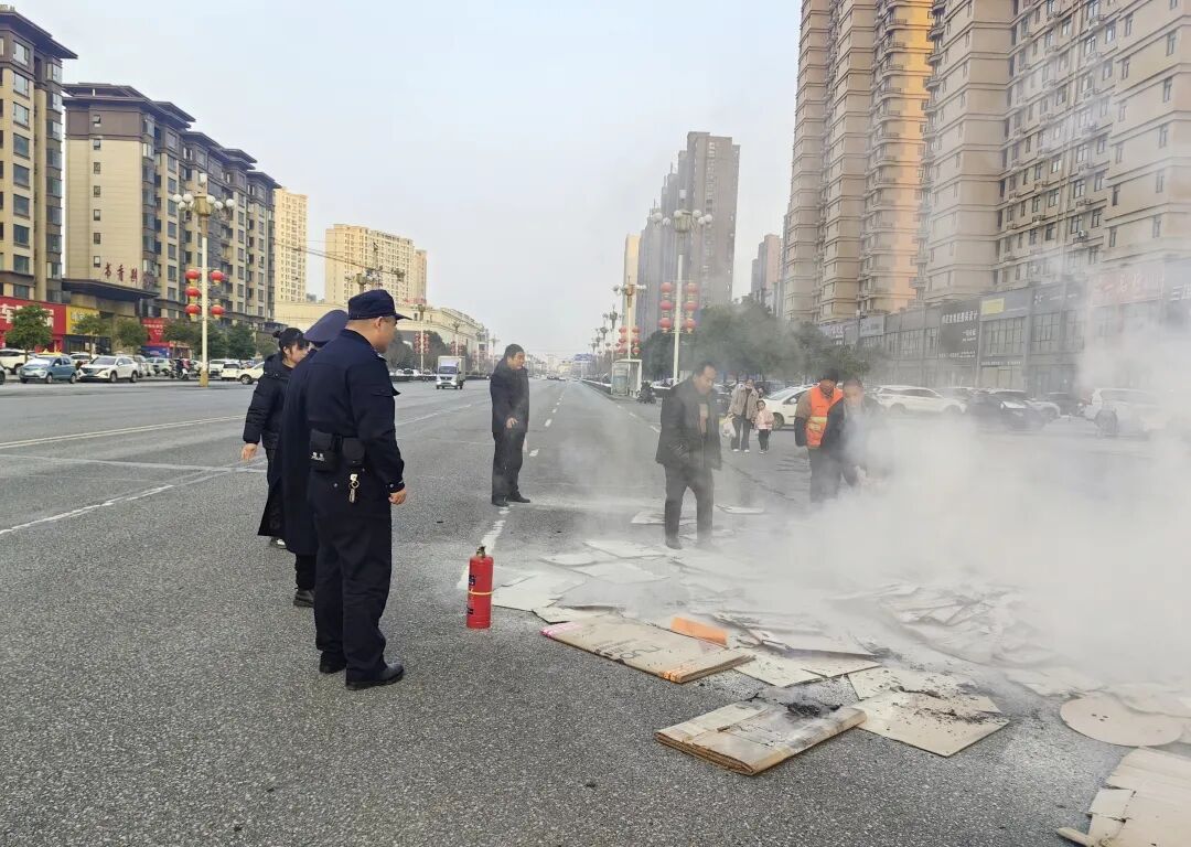 確山公安：緊急滅火除險(xiǎn)情 危難時(shí)刻顯身手