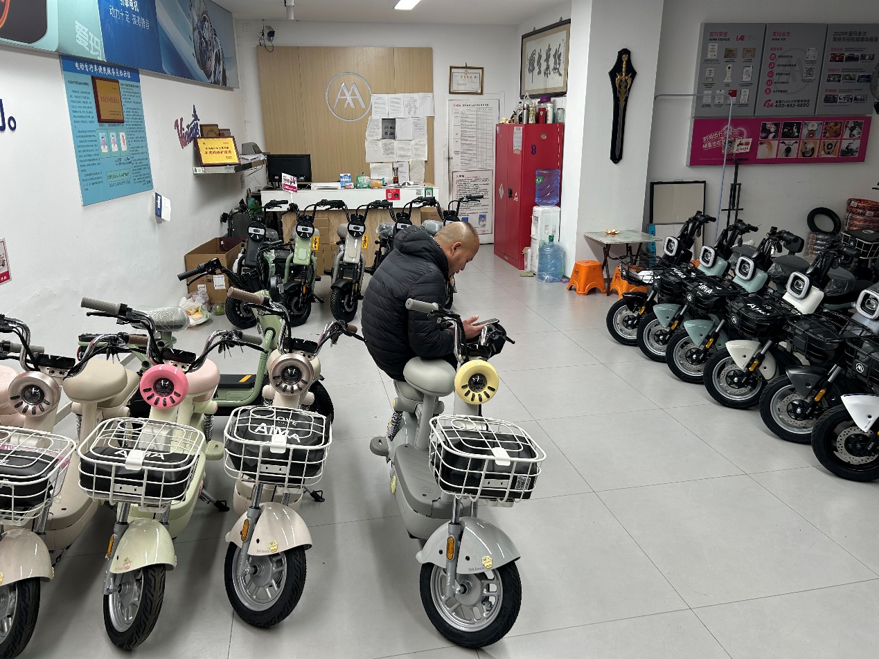 門店新國標電動自行車扎堆，消費者為何仍觀望？