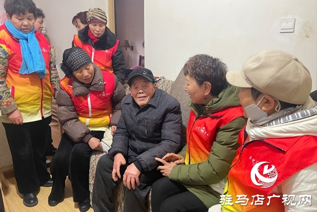 天中義工開展“幸福來(lái)敲門”活動(dòng) 溫暖空巢老人與殘疾人