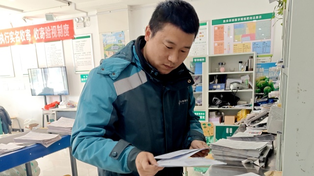 　用腳步丈量責(zé)任以真心傳遞溫暖  　　&mdash;&mdash;駐馬店市郵政分公司投遞員李棟的11年堅守