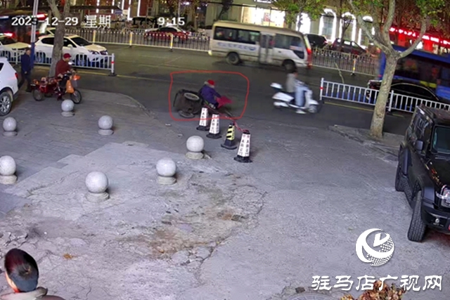 駐馬店：樂山大道路面破損 政企聯(lián)動及時修復