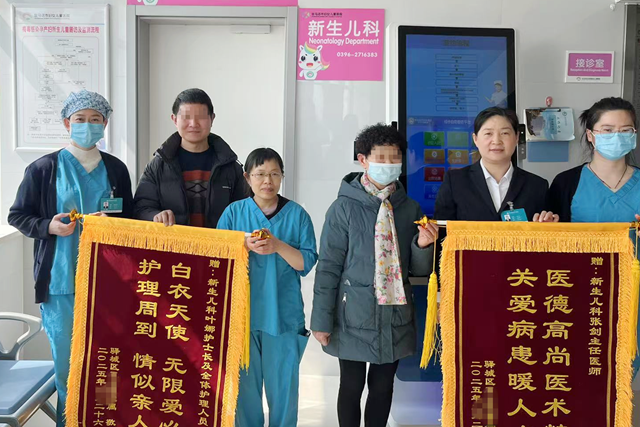 出生體重不足千克、呼吸衰竭……曾被醫(yī)院拒收的早產(chǎn)寶寶康復了