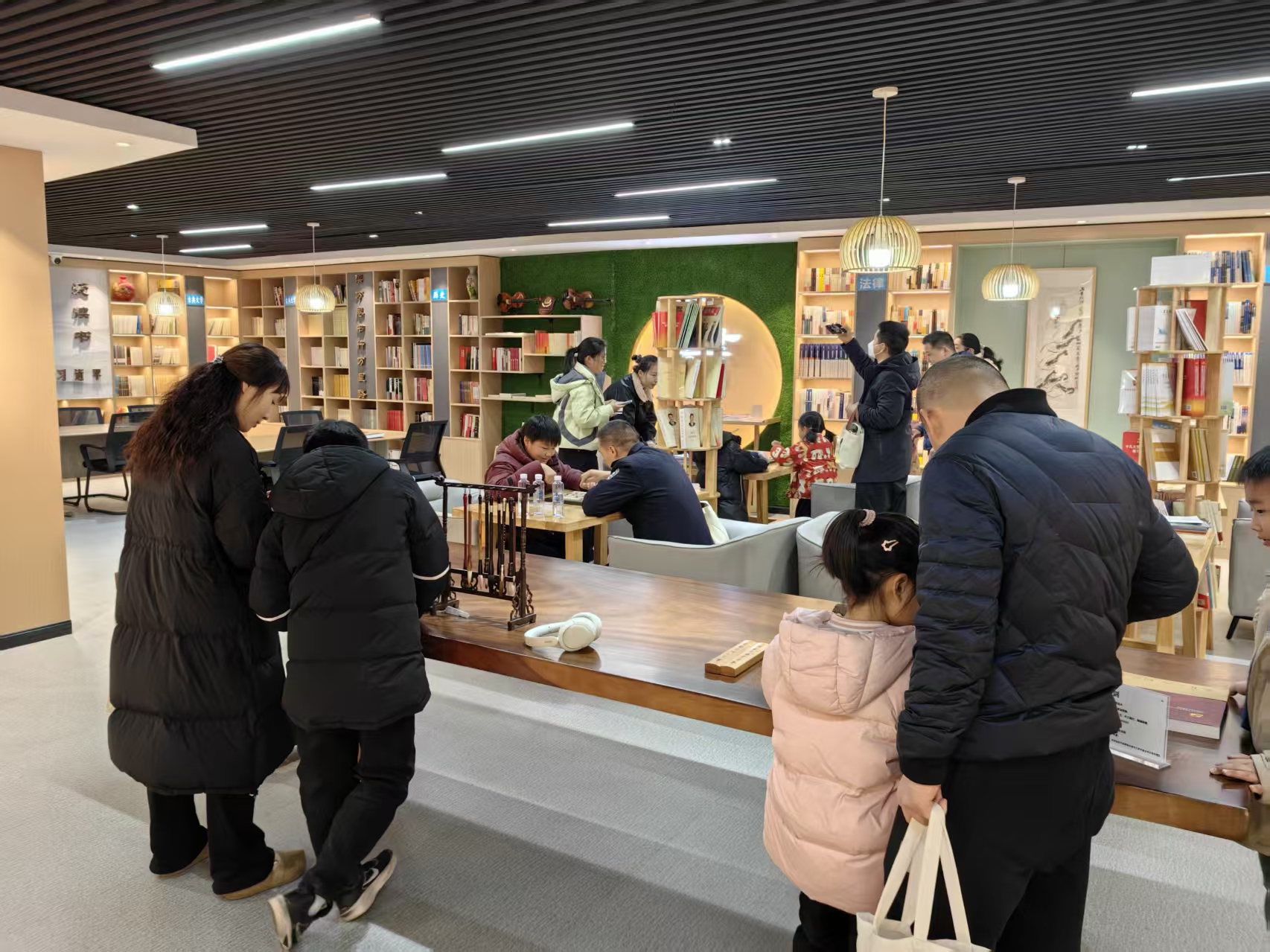 致敬中國人民警察節(jié)！駐馬店市公安局舉辦升國旗迎警旗儀式暨警營開放日活動