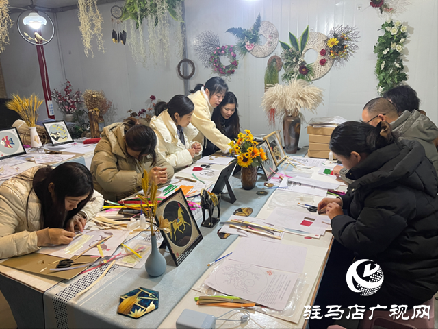 麥稈畫(huà)DIY體驗(yàn)讓非遺文化“活”起來(lái)