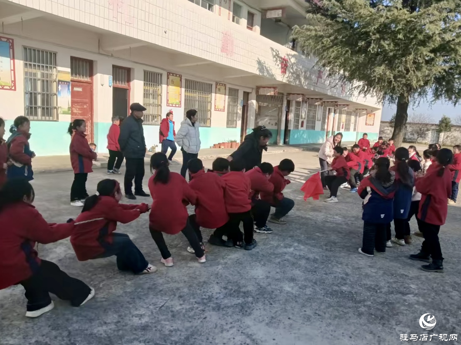 正陽縣彭橋鄉(xiāng)大陳小學舉辦校園冬季運動會