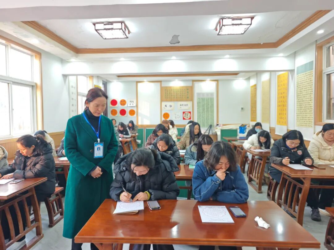 駐馬店市第三小學舉行教師基本功現(xiàn)場比賽活動