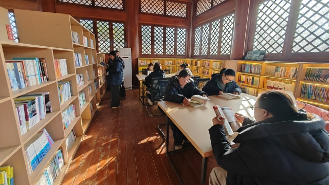 書香賦能成長 光明點亮閱讀——國網上蔡縣供電公司開展讀書活動