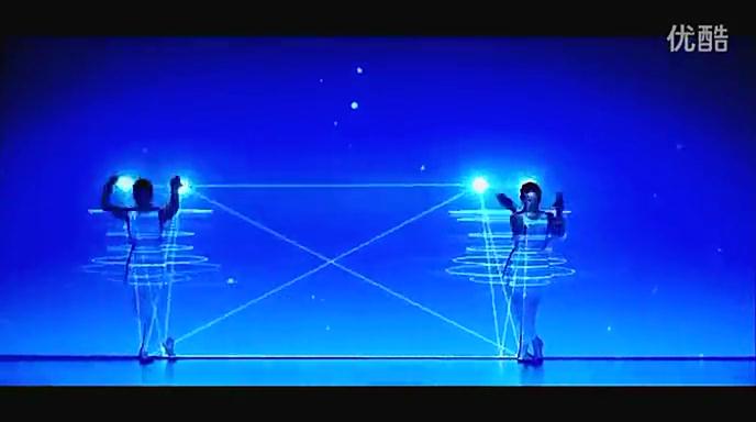 利用舞臺(tái)燈光效果 演繹讓人目瞪口