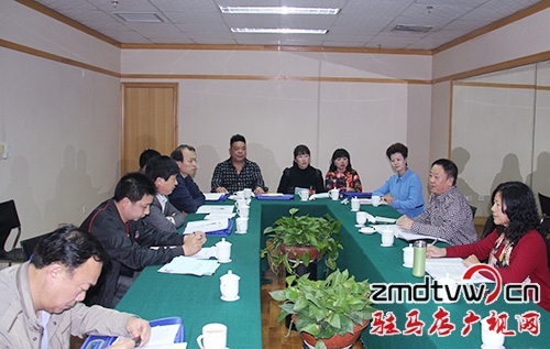 臺胞臺屬、僑聯(lián)-委員組分組討論.jpg